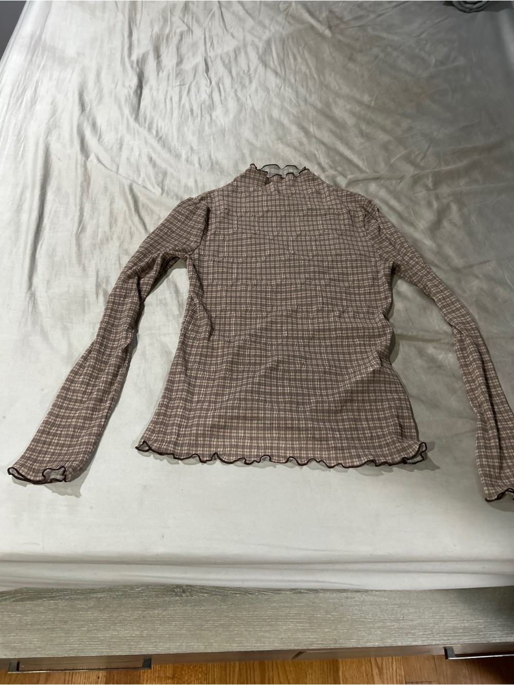 Women’s sz xs Plaid Mock Neck Long Sleeve Top in Taupe